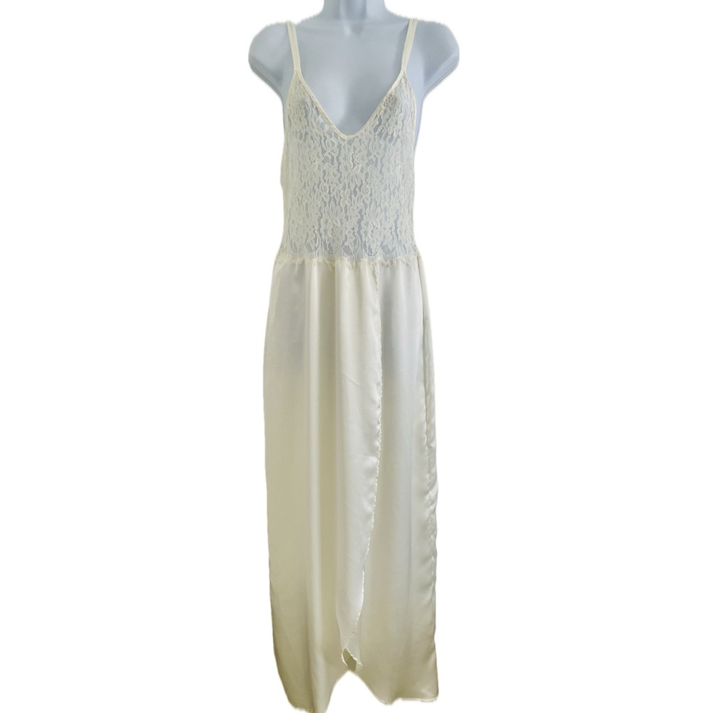 Jessica Lynn Collection Vintage Bridal Floral Lace Long Nightgown
Size M Ivory
